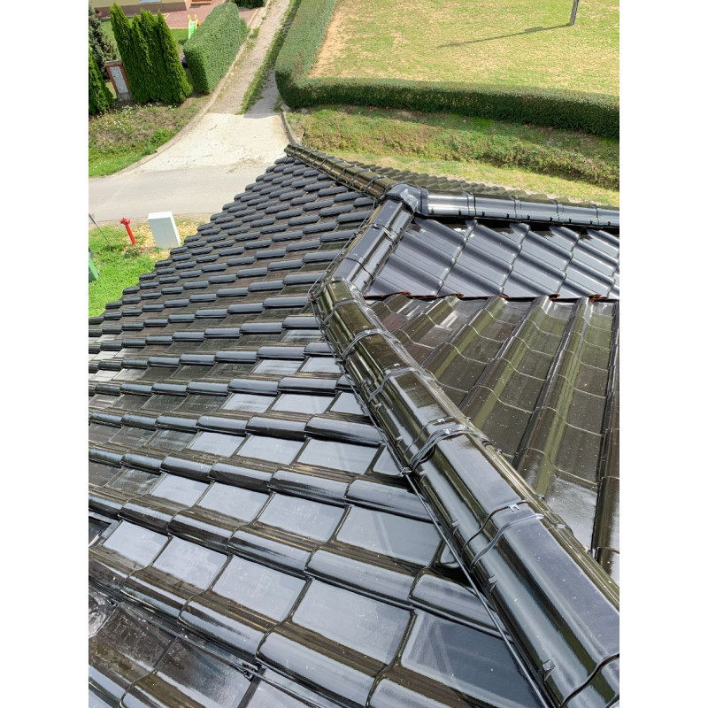 Uchwyt do kalenic z zaciskiem