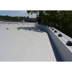 Akcesorium odgromowe OG 1 – betonowy uchwyt z tworzywa do dachówki ceramicznej lub betonowej